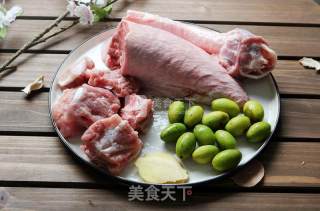 青橄榄猪肺汤的做法步骤：1