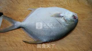 红烧鲳鱼的做法步骤：2
