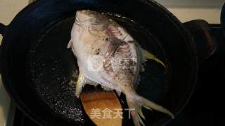 红烧鲳鱼的做法步骤：6