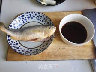 等等午餐：木耳黄鱼，二米饭的做法步骤：3