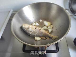 等等午餐：木耳黄鱼，二米饭的做法步骤：7