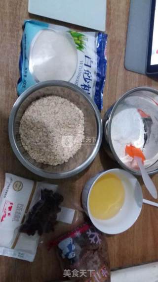 红糖蔓越莓燕麦马芬的做法步骤：1