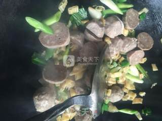 下饭菜--白辣椒炒肉丸的做法步骤：5