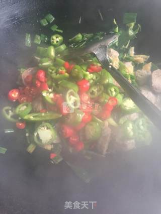 下饭菜--白辣椒炒肉丸的做法步骤：8
