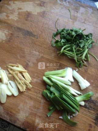 剁椒小河鱼的做法步骤：2