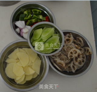 干锅牛蛙的做法步骤：2