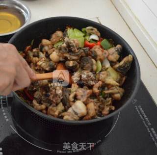 干锅牛蛙的做法步骤：9