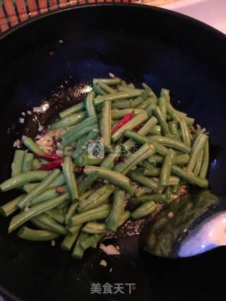 干煸豆角的做法步骤：4