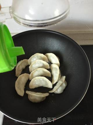 锅贴的做法步骤：5