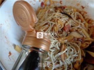 香菇腊肠炒面的做法步骤：18