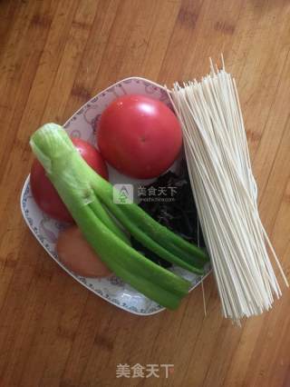 西红柿木耳鸡蛋面的做法步骤：1