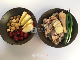 双果鸡汤的做法步骤：1
