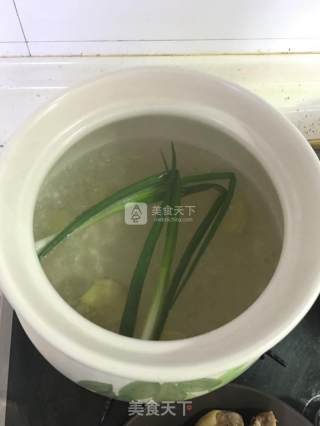 双果鸡汤的做法步骤：2