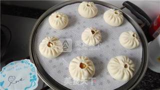 卷心菜虾米鲜内小包子的做法步骤：5