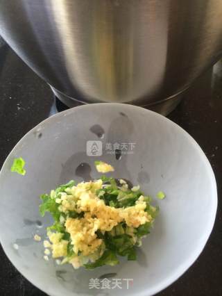 猪肉芹菜馄饨的做法步骤：2
