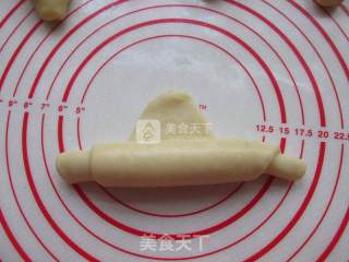蛋黄牛角包的做法步骤：9