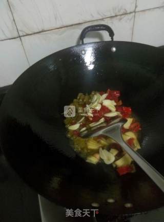 酸辣鸡杂的做法步骤：2