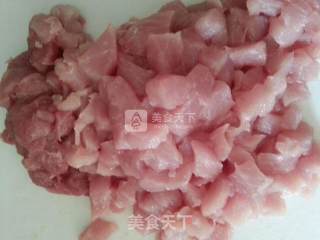 尖椒猪肉炸酱的做法步骤：1
