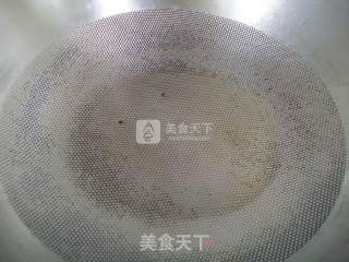 墨鱼丸萝卜丝汤的做法步骤：1