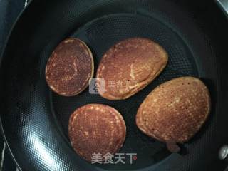 杂粮鸡蛋饼的做法步骤：3