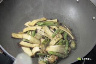 青椒炒香干|湘食记美食的做法步骤：5