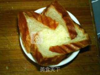 土司鸡蛋杯的做法步骤：3