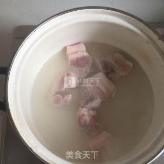 鱼头炖豆腐的做法步骤：2