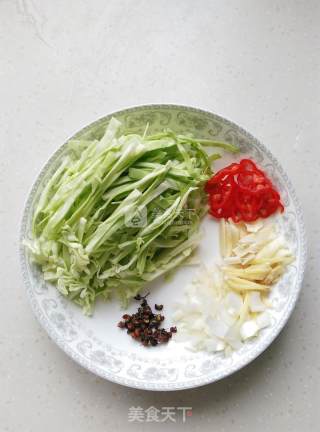 包菜炒粉丝的做法步骤：2