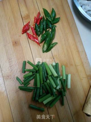 孜然辣炒鱿鱼须的做法步骤：3