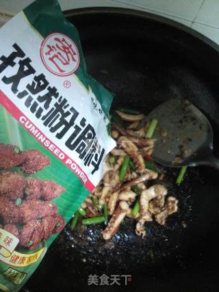 孜然辣炒鱿鱼须的做法步骤：9