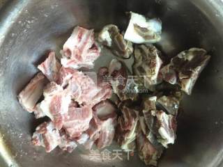 腌笃鲜-----------鲜的眉毛全掉下来的做法步骤：1