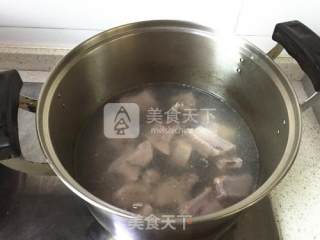 腌笃鲜-----------鲜的眉毛全掉下来的做法步骤：2