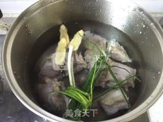 腌笃鲜-----------鲜的眉毛全掉下来的做法步骤：3