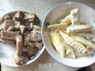 腌笃鲜-----------鲜的眉毛全掉下来的做法步骤：4