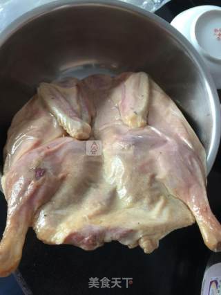 腊鹅炖土豆野山菇的做法步骤：1