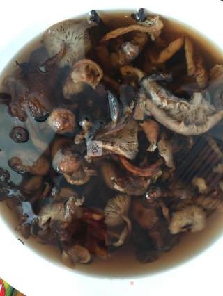 腊鹅炖土豆野山菇的做法步骤：5