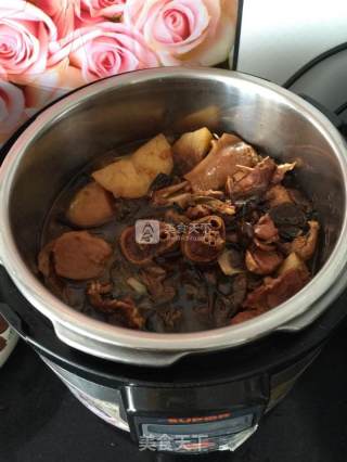 腊鹅炖土豆野山菇的做法步骤：7