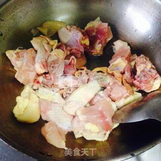家常小鸡炖蘑菇的做法步骤：2