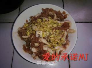 青红椒蒜苔肉丝的做法步骤：1