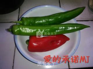 青红椒蒜苔肉丝的做法步骤：2
