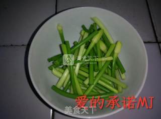 青红椒蒜苔肉丝的做法步骤：4