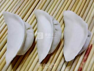 酒糟酸菜土猪肉水饺的做法步骤：7