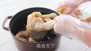 迷迭香柠檬胡椒鸡一厨作铸铁锅版的做法步骤：3