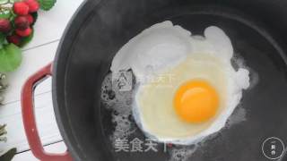 芦笋水波蛋一厨作铸铁锅版的做法步骤：2