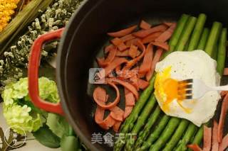 芦笋水波蛋一厨作铸铁锅版的做法步骤：3