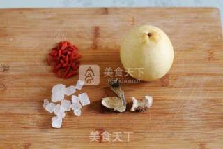 冰糖蒸梨的做法步骤：1