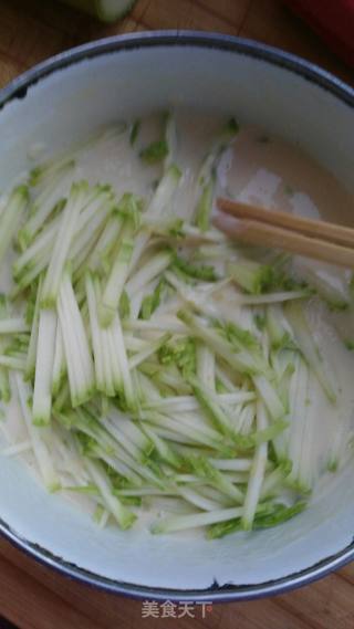 西葫芦鸡蛋煎饼的做法步骤：4