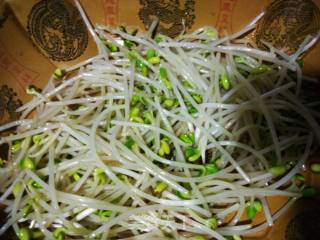 酸菜泥鳅煲的做法步骤：4