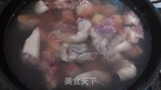 软糯可口下饭菜——花生焖蹄膀的做法步骤：1