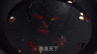 软糯可口下饭菜——花生焖蹄膀的做法步骤：2